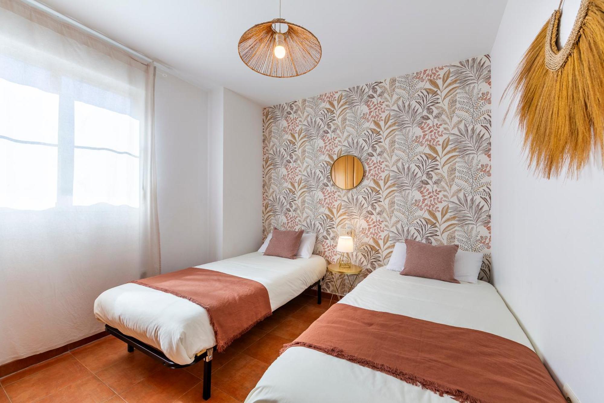 Jardin Privado # Netflix # Playa A 8Min # Wifi # Familia # Apartamento Вера Екстериор снимка